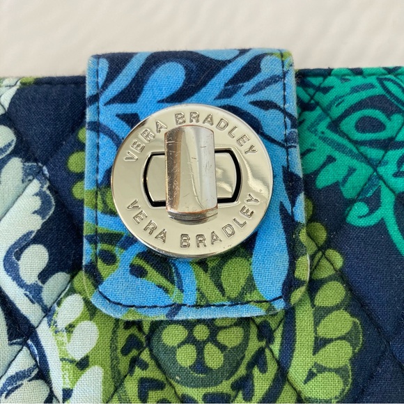 Vera Bradley Turn lock Wallet in Caribbean Sea Blue Green Paisley New Condition - Picture 3 of 8